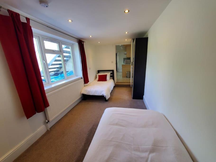 Central Windsor 2 Bedroom Flat With Free Parking Buitenkant foto