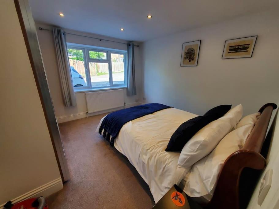 Central Windsor 2 Bedroom Flat With Free Parking Buitenkant foto