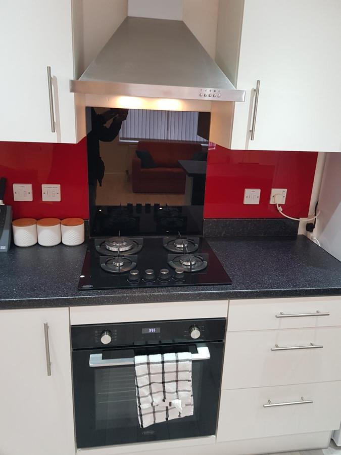 Central Windsor 2 Bedroom Flat With Free Parking Buitenkant foto