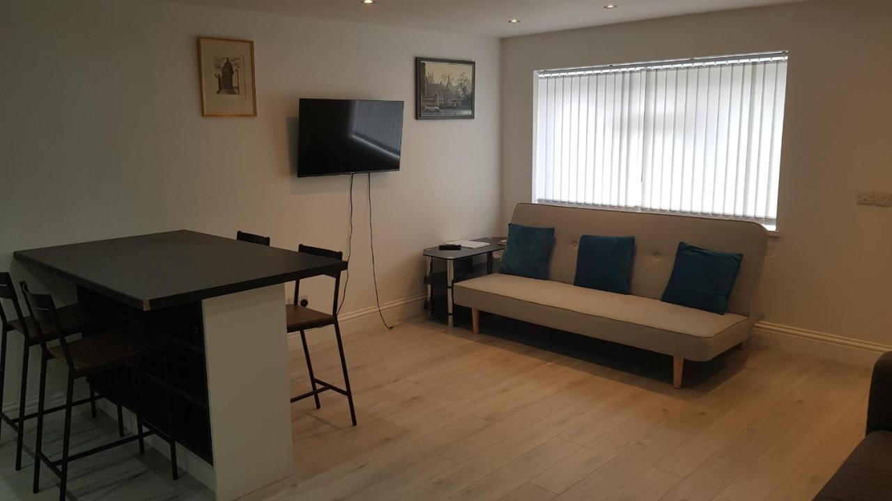 Central Windsor 2 Bedroom Flat With Free Parking Buitenkant foto